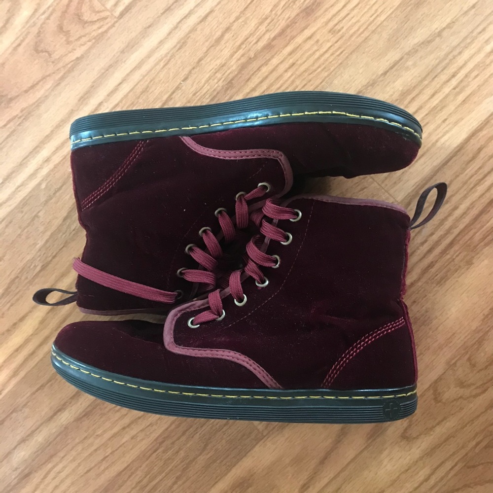 Velvet dr martens